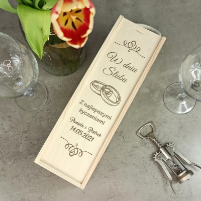 Drewniana skrzynka, pudełko na wino, prezent ślubny dla Państwa Młodych z grawerem - W dniu ślubu